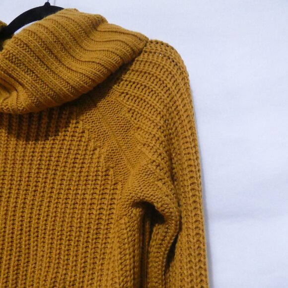 CHARLOTTE RUSSE | small | Knit Orange Turtleneck Sweater - Picture 11 of 14